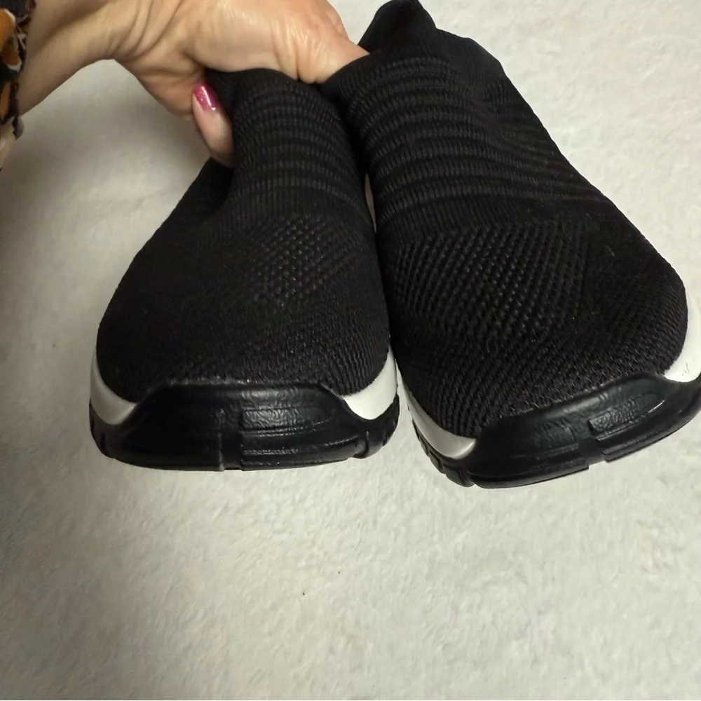 Cushionaire comfort foam 7.5 Black and White Slip-On Sneakers with Chunky Sole